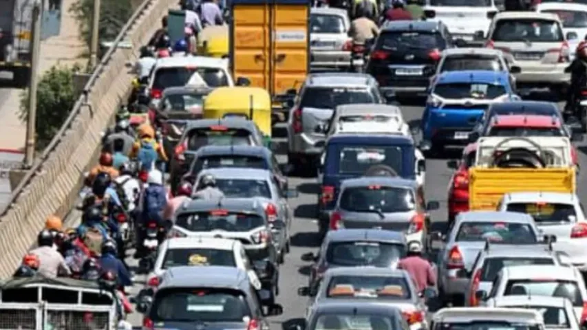 Traffic Rules: జాగ్రత్త.. సిగ్నల్‌ జంప్‌ చేస్తే బాస్ కు చెప్తారట!