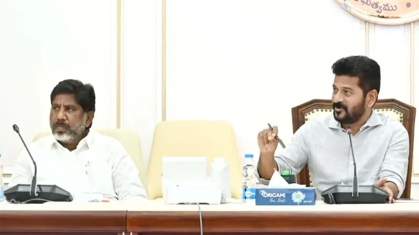 ఇండస్ట్రియల్ కారిడార్ల కోసం భూములు గుర్తించండి.. అధికారులకు సీఎం రేవంత్ కీలక ఆదేశాలు