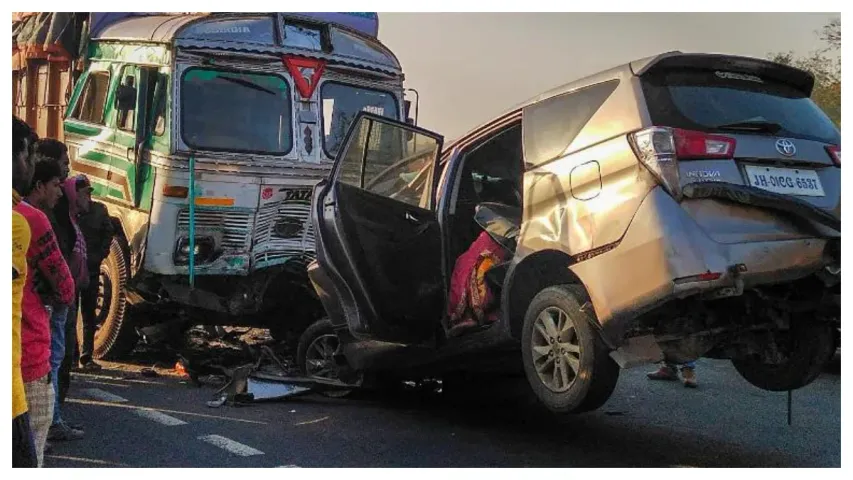 మధ్యప్రదేశ్‌ లో ఘోర రోడ్డు ప్రమాదం.. నలుగురు సజీవ దహనం