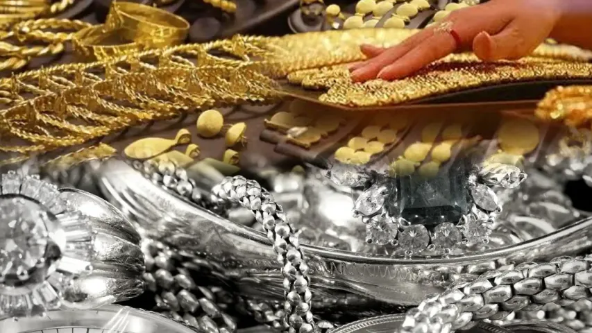Gold Price Drop: గోల్డ్ లవర్స్ కు భలే ఛాన్స్.. భారీగా తగ్గిన ధరలు.. ఎంతంటే..