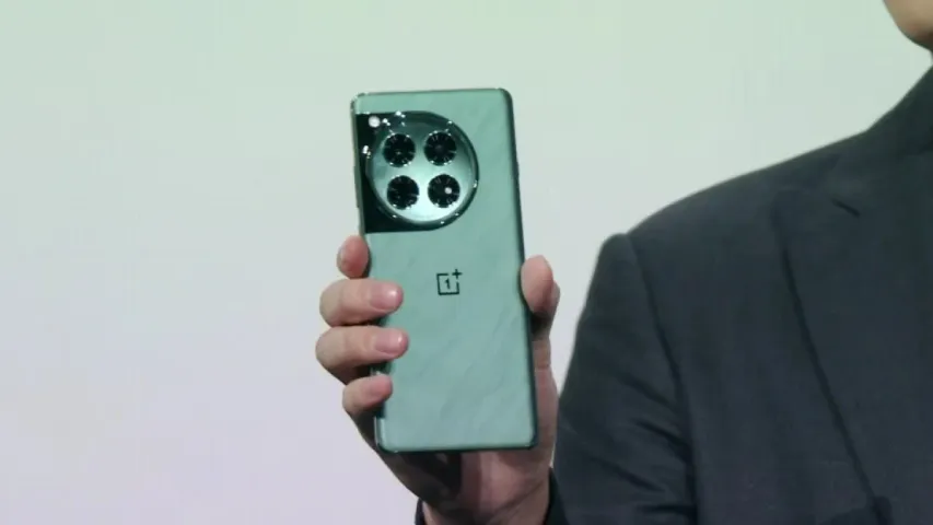 OnePlus 12: సూపర్ ఫాస్ట్ ఛార్జింగ్, పవర్ ఫుల్ ప్రాసెసర్..సరికొత్త స్మార్ట్ ఫోన్ వచ్చేసింది బాసూ..!!