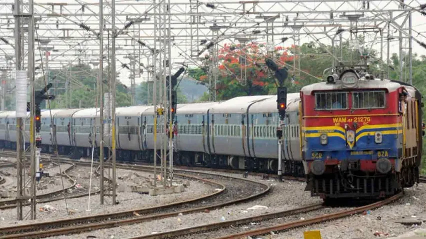 Trains Cancelled: రైల్వే ప్రయాణికులకు షాక్.. తెలంగాణ, ఏపీలో భారీగా రైళ్లు రద్దు.. వివరాలివే!