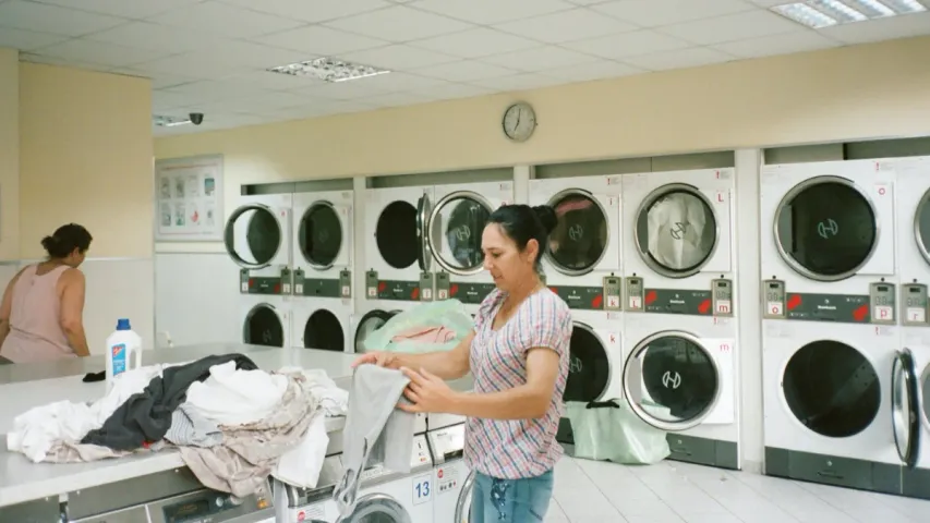 Washing Tips: బట్టలు వేడి నీళ్లలో ఉతుకుతున్నారా? చెల్లించుకోక తప్పదు భారీ మూల్యం!