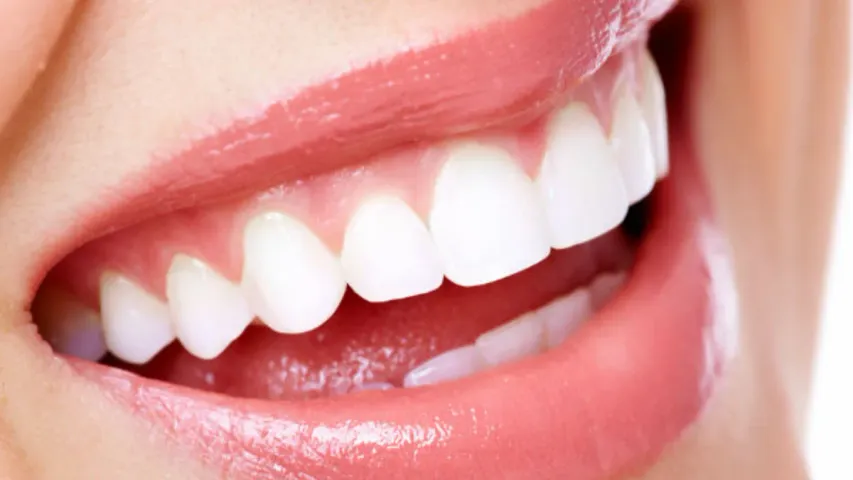 Teeth Tips: చిటికెలో దంతాలను తెల్లగా మార్చుకోండి..ఈ చిట్కాలతో!
