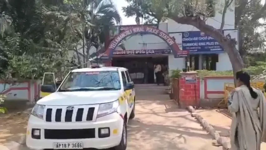 Andhra Pradesh: జగత్జంత్రీలు.. ఏకంగా పోలీస్ స్టేషన్‌లోనే చోరీ చేశారు..!