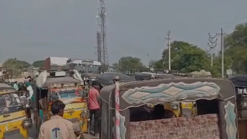 Auto Drivers : మా బతుకులు ఆగం చేయోద్దు.. మహిళల ఉచిత బస్సు ప్రయాణాన్ని రద్దు చేయాలి!