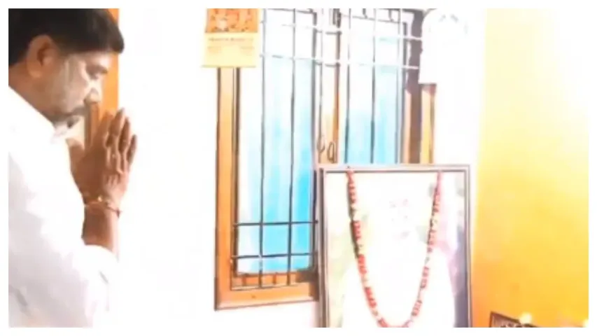 వైఎస్ రాజశేఖర్ రెడ్డికి పూజ చేసిన భట్టి విక్రమార్క