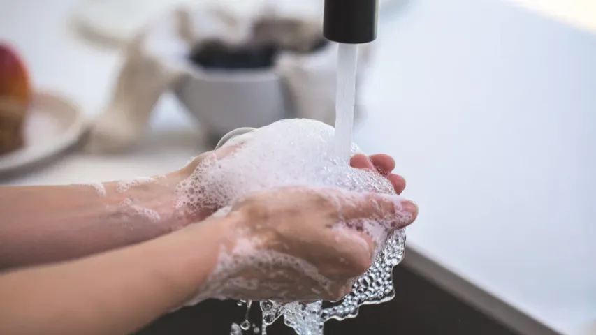 Hand Care: చేతులు నల్లగా మారుతున్నాయా? ఈ హ్యాండ్ కేర్ టిప్స్ పాటించండి!