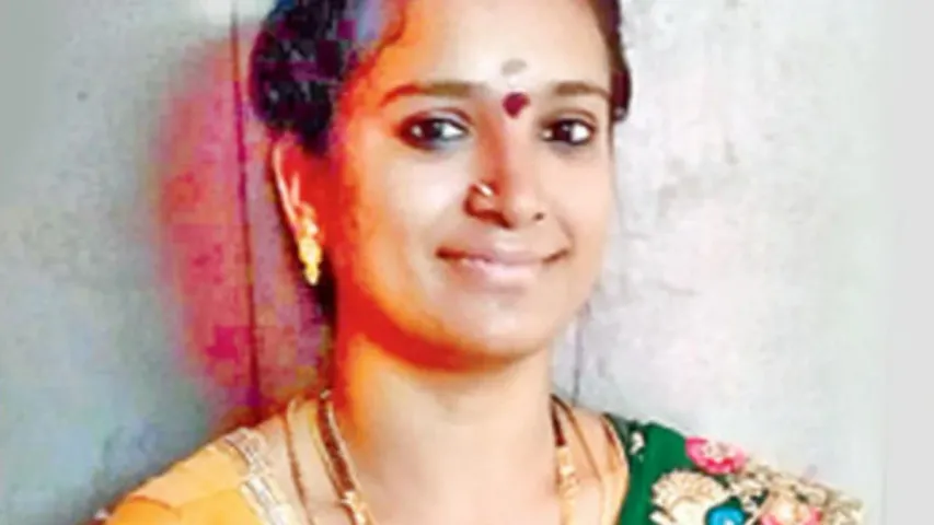 కాపురంలో చిచ్చు పెట్టిన అనుమానం.. భార్యను 12 సార్లు పొడిచి.. ఆ పై తాను కూడా!