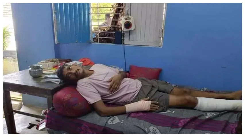 నడవలేనిస్థితిలో ఇంటి పెద్ద.. కుటుంబాన్ని గ్రామ బహిష్కరణ చేసిన కుల పెద్దలు