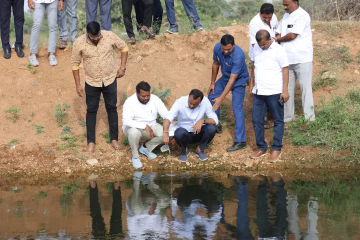 పీలాయిపల్లి కాలువను పరిశీలించిన కోమటిరెడ్డి రాజగోపాల్ రెడ్డి