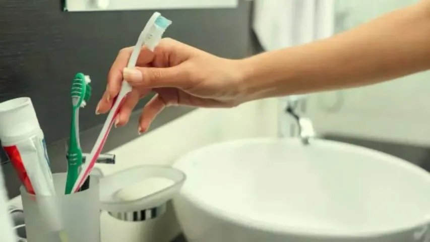 Toothbrush: టూత్ బ్రష్‌ను బాత్‌రూమ్‌లో ఉంచుతున్నారా?..అయితే డేంజర్‌