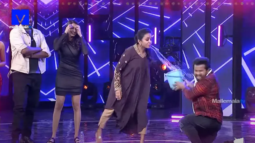Anchor Suma: ఏంటి సుమ నువ్వు కూడా ఇలా చేస్తావా?: నెటిజెన్ల ఫైర్!