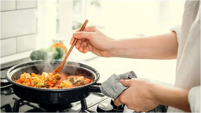 Pre Heating Foods: ఈ ఆహారాలు వేడి చేసి తింటున్నారా..? అయితే జాగ్రత్త