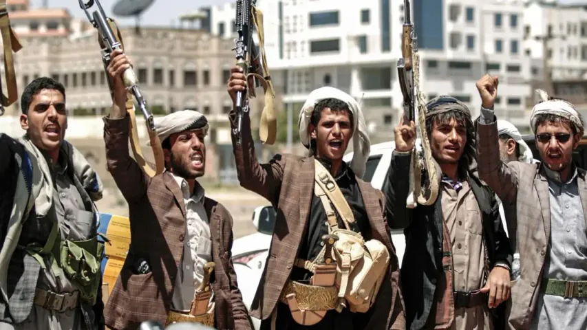 Houthis : హౌతీలపై భూతల దాడులకు పిలుపునిచ్చిన యెమెన్..