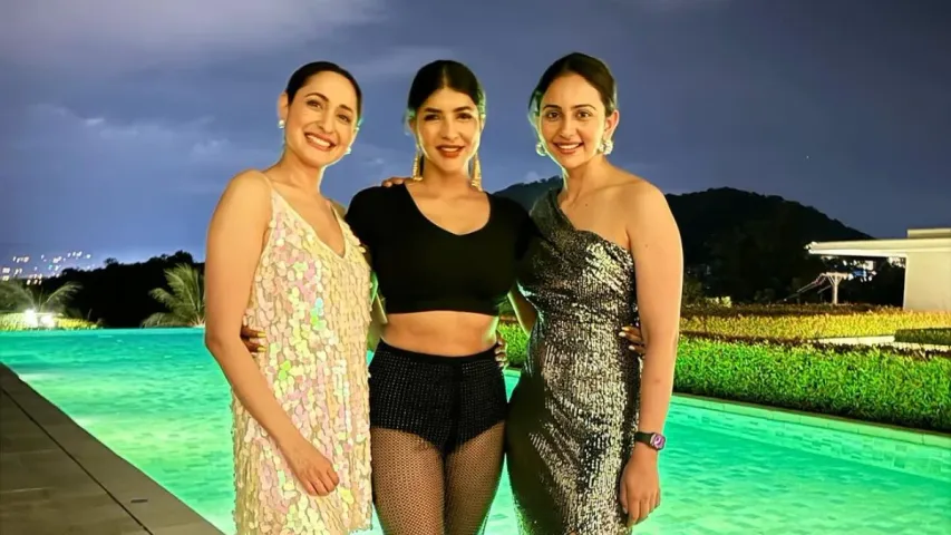 Tollywood: బీచ్ లో హల్‌చల్ చేస్తున్న టాలీవుడ్ బ్యూటీస్..మీరు ఓ లుక్కేయండి