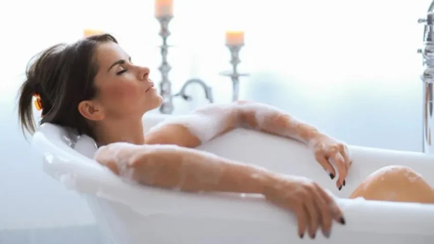 Bath Tips: ఈ సమస్యలున్నాయా? అయితే వేడి నీళ్లతో స్నానం చేయవద్దు!