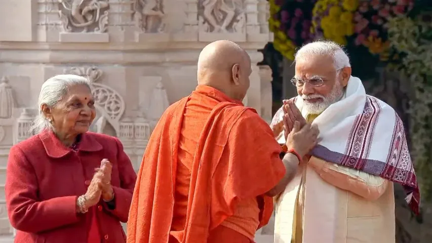 Modi Fasting: ప్రధాని మోదీ దీక్ష విరమింపజేసిన స్వామి గోవింద్ దేవ్ గిరిజీ మహరాజ్ ఎవరు?