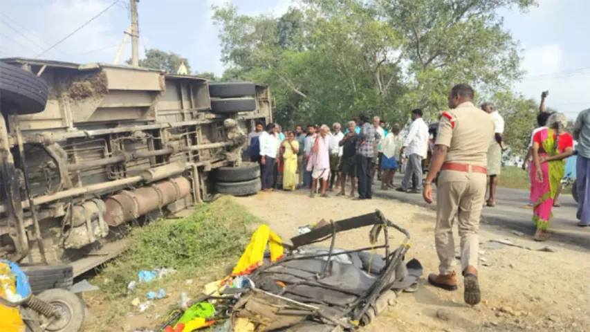 Crime News : ఆర్టీసీ బస్సు-ఆటో ఢీకొని ముగ్గురు మృతి, 13 మందికి గాయాలు..!