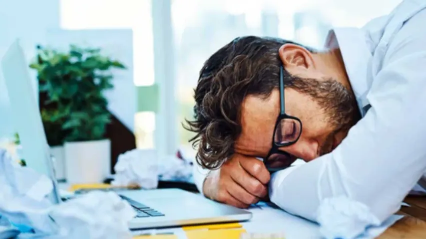 Powernap: మధ్యాహ్నం భోజనం తరువాత 15 నిమిషాల నిద్ర..అనేక సమస్యలకు చెక్‌