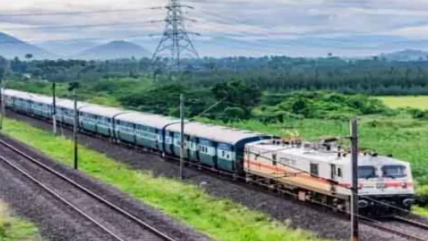 First Private Train: దేశంలోనే తొలి ప్రైవేటు రైలు ప్రారంభం... ఎప్పటి నుంచి అంటే!