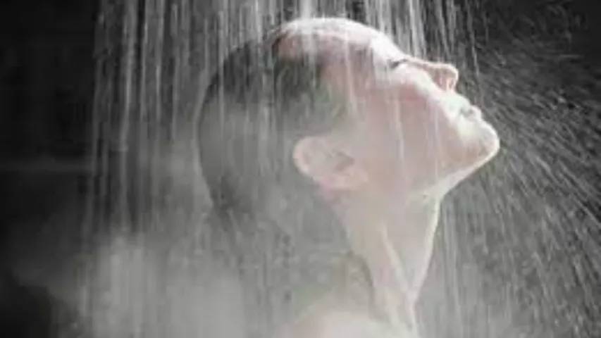 Hot Water : చలికాలంలో వేడి నీటితో స్నానం చేయకూడదు.. ఎందుకో తెలిస్తే మళ్లీ ఆ పని చేయరు!