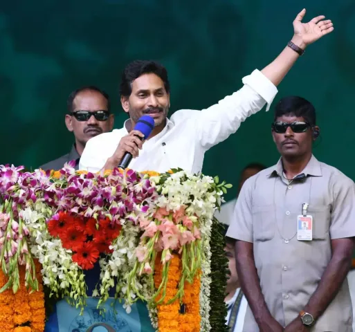 AP: 58 నెలలు అలసిపోకుండా ప్రజలకు సేవ చేశాం.. 'వాలంటీర్లకు వందనం' సభలో సీఎం జగన్
