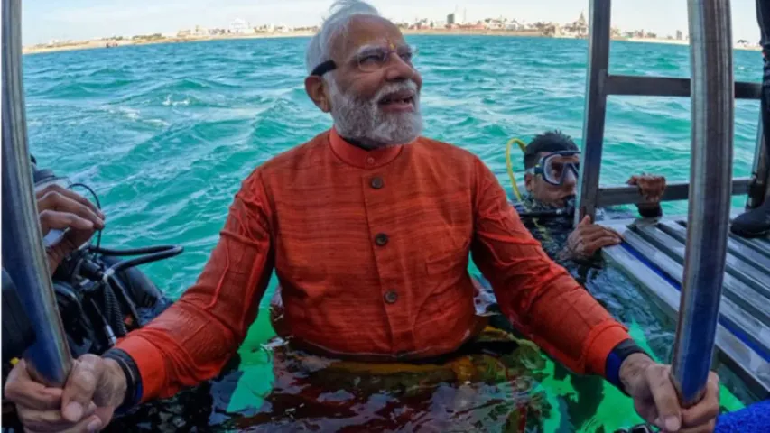 PM Modi: సముద్రగర్భంలోని ద్వారకాకు ప్రధాని మోదీ పూజలు
