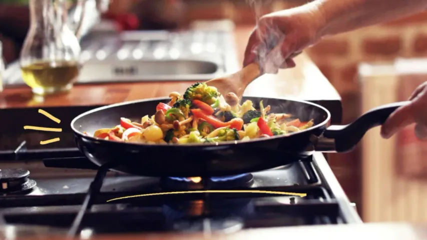 Nonstick Pans: నాన్ స్టిక్ పాన్స్ వాడుతున్నారా.. అయితే ఇవి తెలుసుకోండి