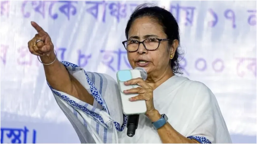 Kolkata: ఆధార్ కార్డును 'డీయాక్టివేట్' చేస్తోంది.. కేంద్రంపై మమతా సంచలన ఆరోపణలు