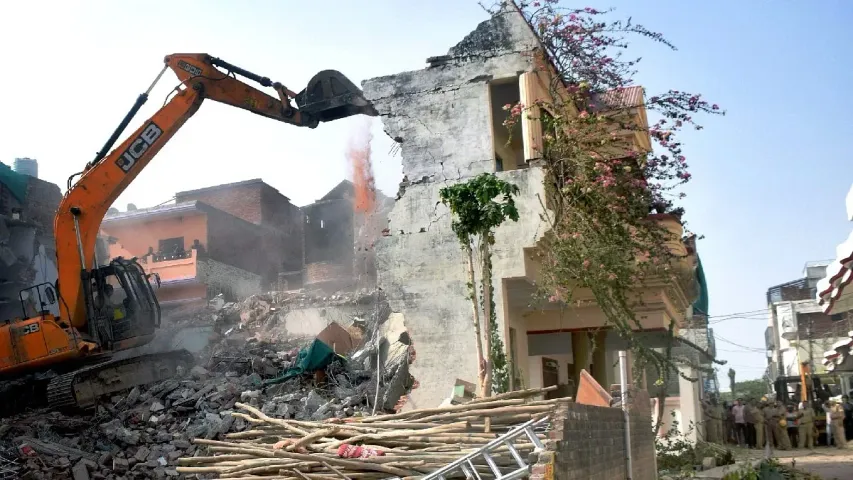 Madhya Pradesh High Court: బుల్డోజర్‌తో ఇళ్లను కూల్చడం ఫ్యాషన్‌ అయిపోయింది: మధ్యప్రదేశ్‌ హైకోర్టు