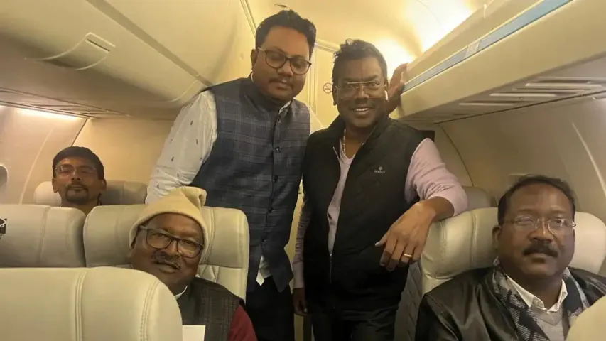 Jharkhand Politics: హైదరాబాద్‌కు చేరుకున్న ఝూర్ఖండ్‌ ఎమ్మెల్యేలు.. ప్లాన్ ఇదే..