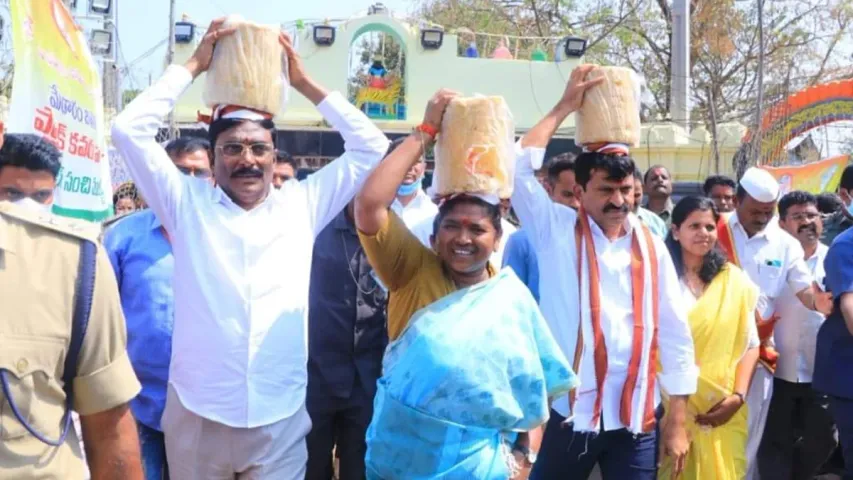 Medaram Jatara : ప్రతీ భక్తుడు వీఐపీనే.. మేడారం ఏర్పాట్లపై మంత్రులు పొంగులేటి, సీతక్క కీలక ప్రకటన..