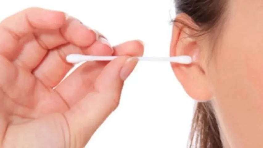 Ear Buds: చెవులను శుభ్రం చేయడానికి ఇయర్ బడ్స్ వాడుతున్నారా?..జాగ్రత్త
