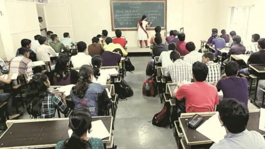 Open school: ఓపెన్ స్కూల్ లో చదివిన వారికి షాక్.. ఆ ఉద్యోగాలకు అనర్హులే!?