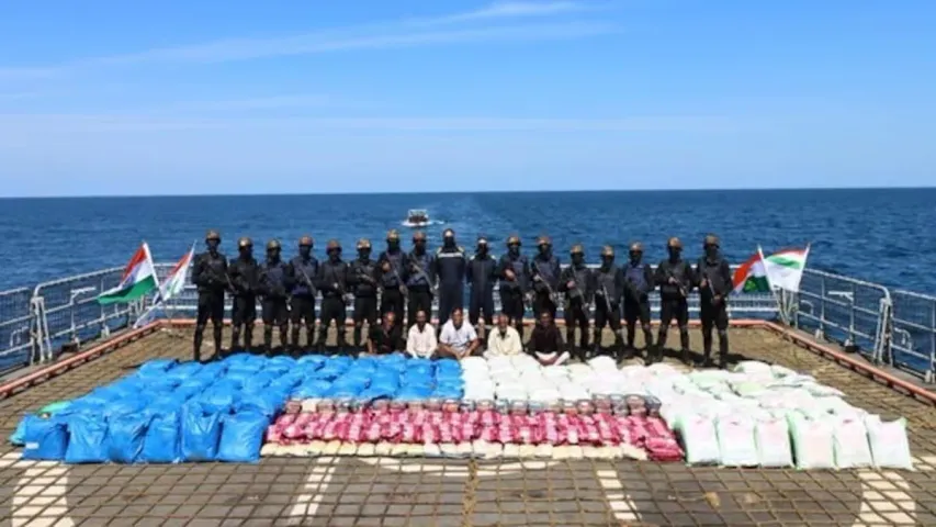 Drugs : 3,300 కేజీల డ్రగ్స్‌ స్వాధీనం.. ఐదుగురు పాకిస్థానియులు అరెస్ట్‌