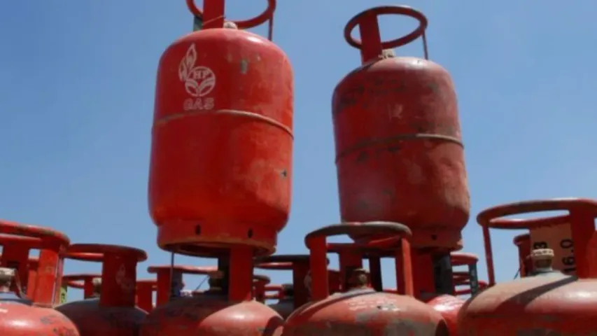 LPG Price : గ్యాస్ సిలిండర్ పై రూ.32 తగ్గింపు