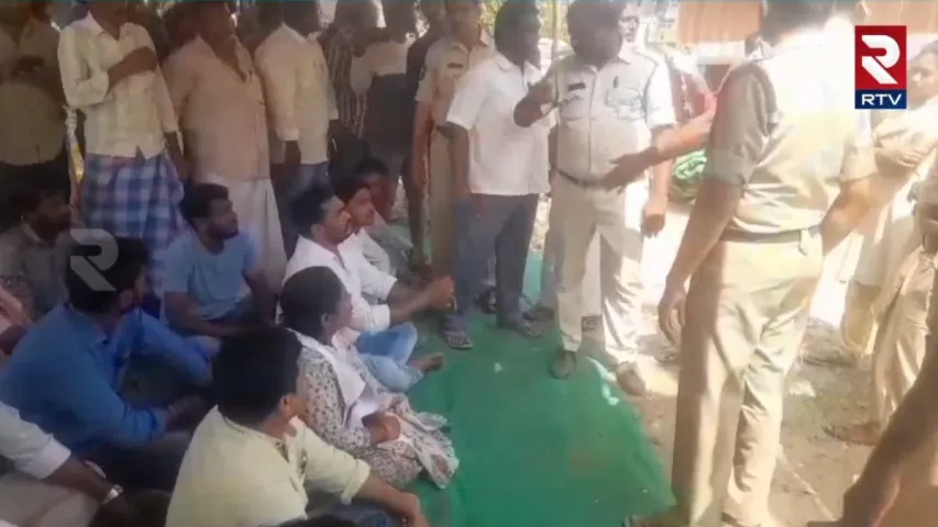 Kadapa: కడపలో ఫ్లెక్సీల రగడ.. స్టేషన్ ఎదుట జనసైనికుల ఆందోళన