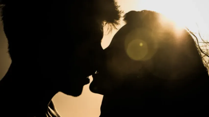  Valentine  Week - Kiss Day : ఒక ముద్దు అనేక వ్యాధుల నుంచి కాపాడుతుందని మీకు తెలుసా!