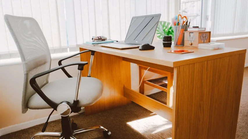 Vastu Tips : ఆఫీస్ టేబుల్ ఇలా  ఉంటే మీ జీతం రెట్టింపు అవ్వడం ఖాయం..అదృష్టం బంకలా పట్టుకుంటుంది..!!