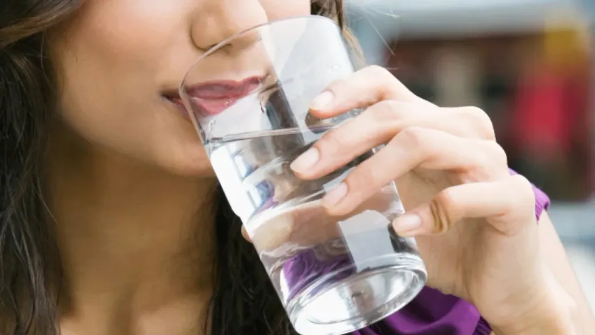Health Tips : ఆహారం తీసుకున్న తరువాత 30 నిమిషాల పాటు నీరు ఎందుకు తాగకూడదు అంటే!