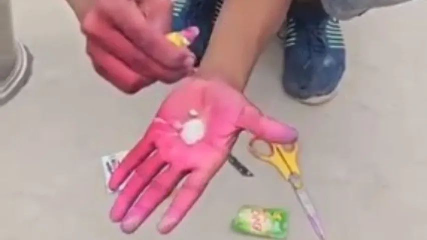 Holi Color Tips: హోలీ రంగు పోవడం లేదని ఈ వ్యక్తి చేసిన పని చూడండి
