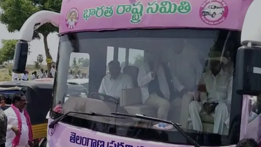 Telangana: కేసీఆర్ వాహనాన్ని తనిఖీ చేసిన పోలీసులు
