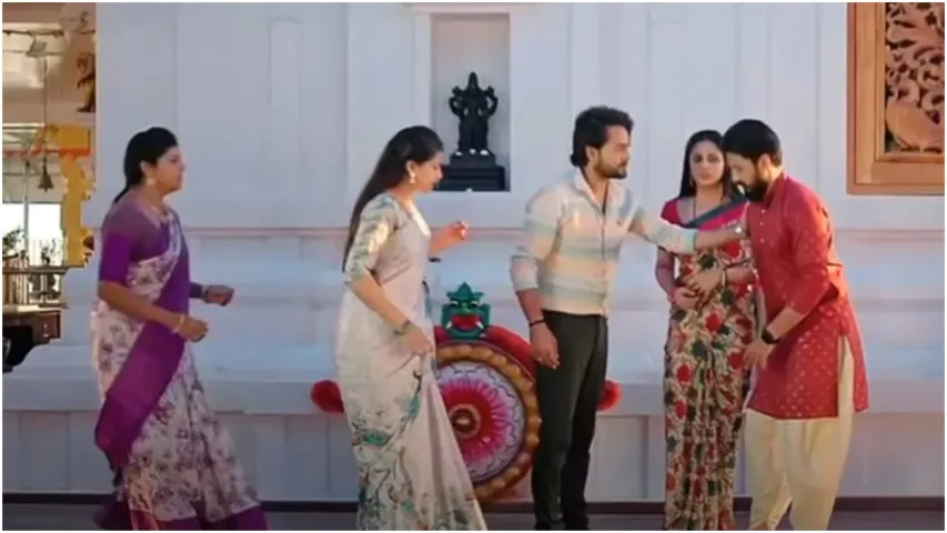 Krishna Mukunda Murari Serial: భర్తను గాయపరిచిన ముకుంద.. మురారి కోసం దేవుడి ముందు కోరికలు.. షాక్ లో కృష్ణ