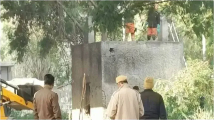 Delhi : ఢిల్లీలో బోరుబావిలో చిన్నారి.. కొనసాగుతున్న సహాయక చర్యలు