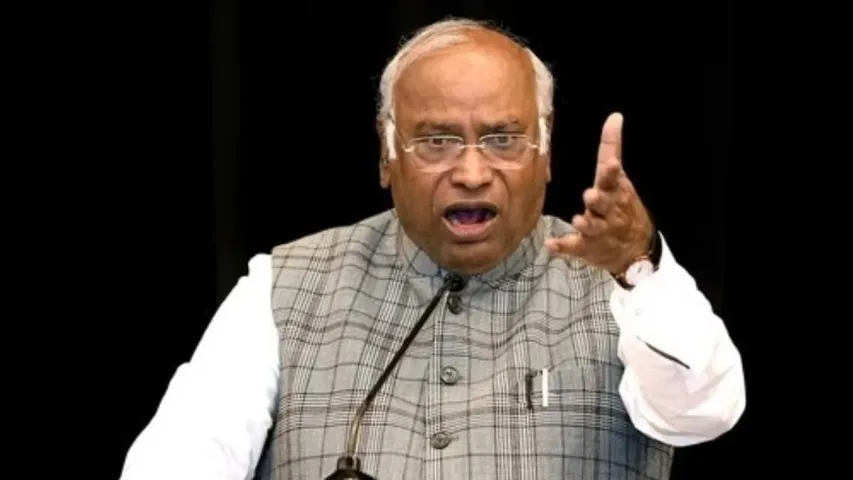 M Kharge: ప్రజలు విరాళంగా ఇచ్చిన డబ్బును ఫ్రీజ్‌ చేశారు.. ఏన్డీఏపై ఖర్గే విమర్శలు!