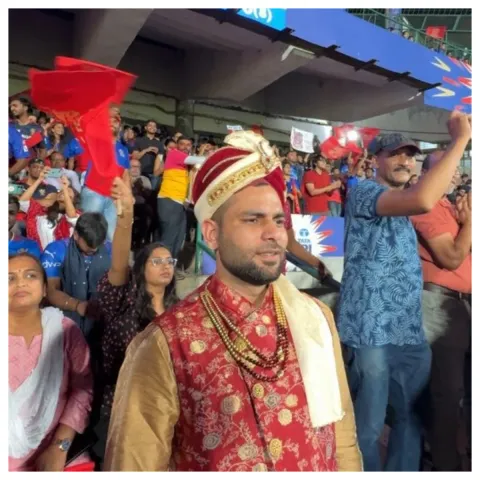IPL: ఆర్సీబీ మ్యాచ్ కోసం వచ్చిన పెళ్లికొడుకు!