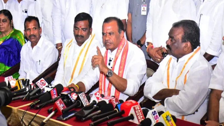 Komatireddy Venkat Reddy: మా ఎమ్మెల్యేలను కేసీఆర్ కొనాలని చూస్తున్నారు.. బిగ్ బాంబ్ పేల్చిన మంత్రి కోమటిరెడ్డి