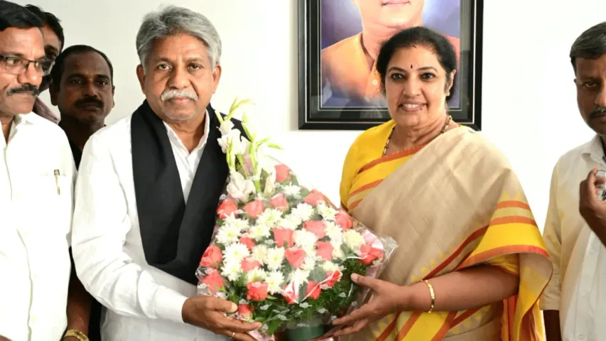 పురంధేశ్వరితో మందకృష్ణ మాదిగ భేటీ