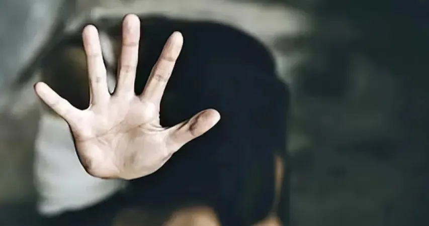Crime News: దారుణం.. బాలికను నిర్బంధించి 20 రోజులుగా అత్యాచారం